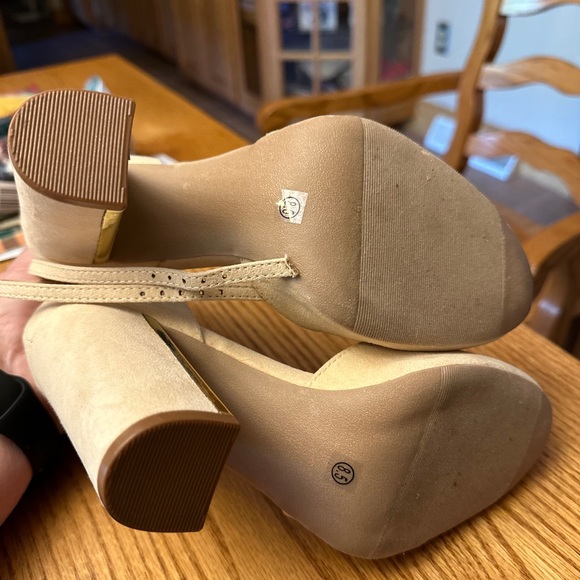 Lulus cream velvet gold accent on heel 8. - Picture 7 of 9